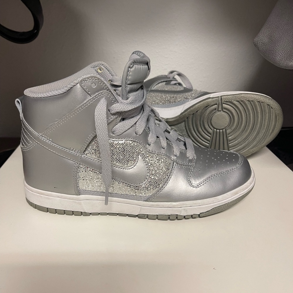 Nike Dunk high tops w/bling. Size 8. Worn only a few times. Excellent condition.